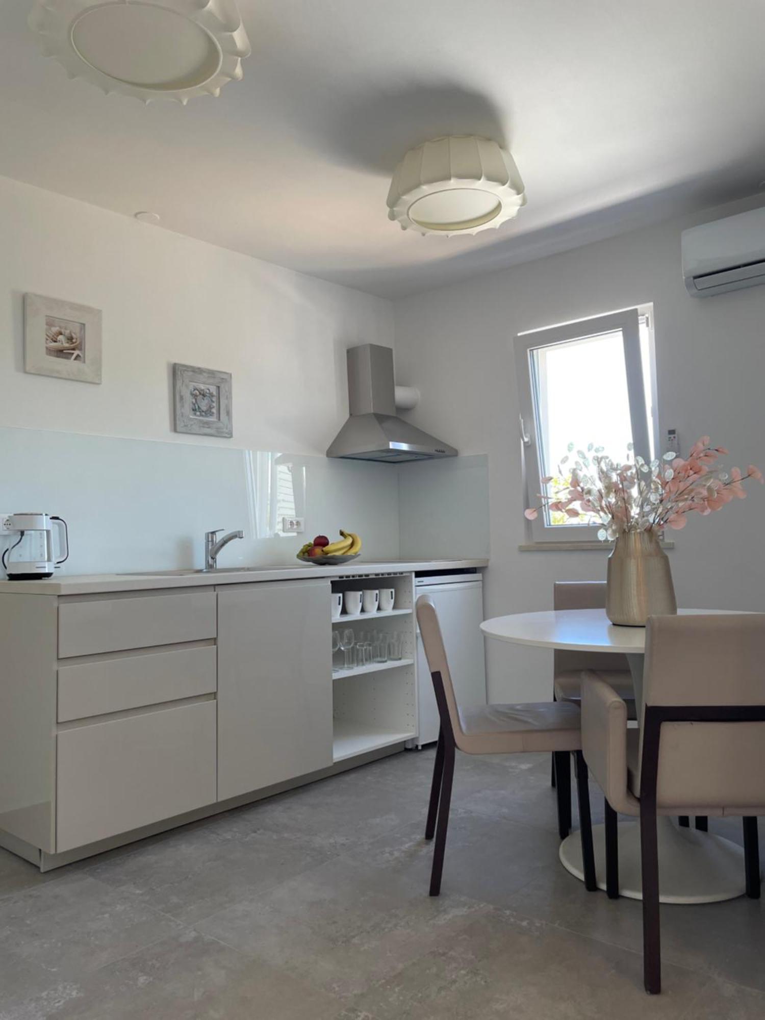 Sandra Apartments Макарска Экстерьер фото
